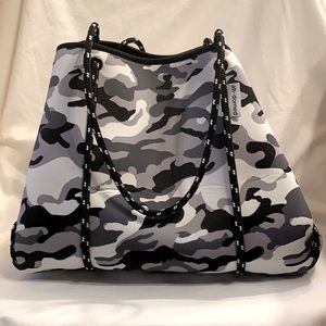 “ah-dorned” neoprene tote/color-black, gray and white camo